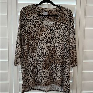 Chico's NWT Animal Print
Boho CottonTop Hi/Lo hem 
Sz M
Chicos Sz 2